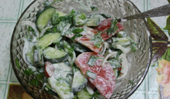 Калорійність салату з огірків і помідорів зі сметаною